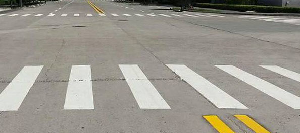 高速公路标线高速路车距确定道路标线为乳白色平行面粗实线